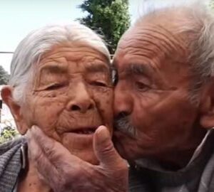 81 years of marriage, 110 grandchildren – but these two still love each other like teenagers