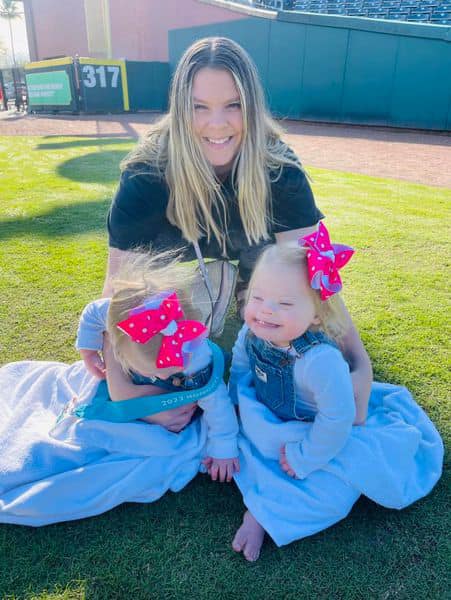 Mom of rare twins with Down syndrome shuts down critics with photo ...